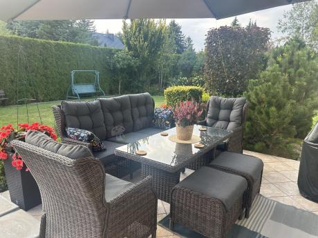 Meble technorattanowe premium na taras Laritto Dining + pufy - Dark Brown