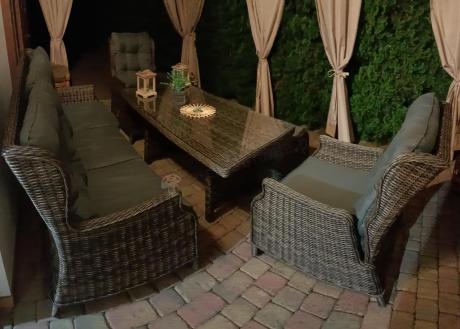 Meble technorattanowe premium na taras Laritto Dining + pufy - Dark Brown