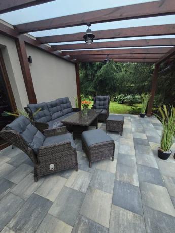 Meble technorattanowe premium na taras Laritto Dining + pufy - Dark Brown