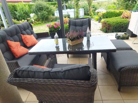 Meble technorattanowe premium na taras Laritto Dining + pufy - Dark Brown