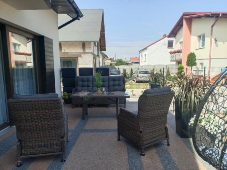 Meble technorattanowe premium na taras Laritto Dining + pufy - Dark Brown