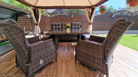 Meble technorattanowe premium na taras Laritto Dining + pufy - Dark Brown