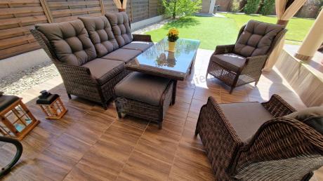 Meble technorattanowe premium na taras Laritto Dining + pufy - Dark Brown