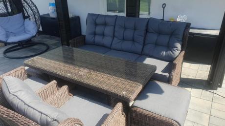 Meble technorattanowe premium na taras Laritto Dining + pufy - Dark Brown