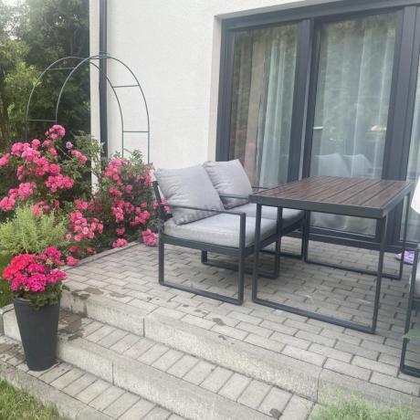 Metalowe meble na taras - zestaw z sofą i fotelami - Panaon Dining 140 Light Grey