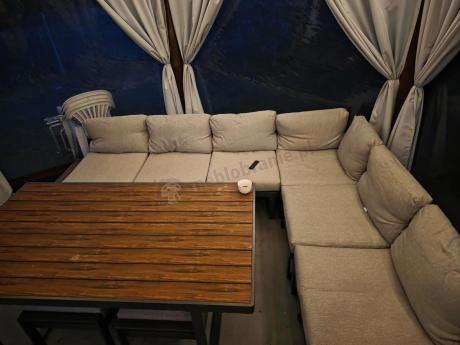 Metalowy narożnik na taras z dużym, wysokim stołem 160cm i fotelem - Panaon Corner XXL - Light Grey