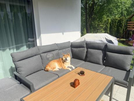 Metalowy narożnik na taras z pufami i stołem 120cm Doros Corner - Polywood Dark Grey