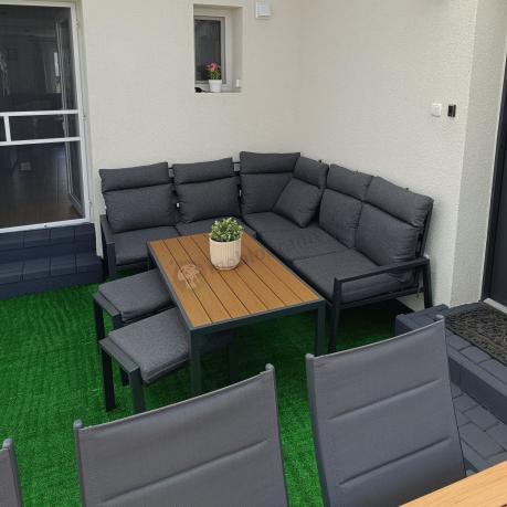 Metalowy narożnik na taras z pufami i stołem 120cm Doros Corner - Polywood Dark Grey