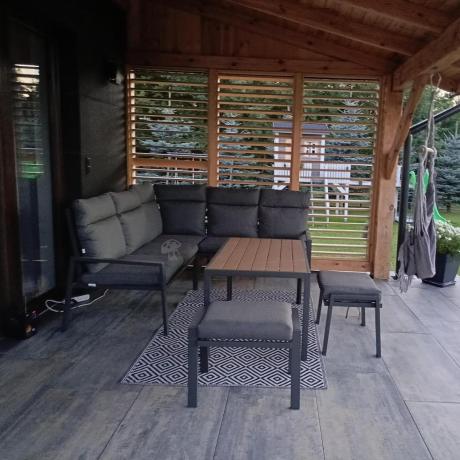 Metalowy narożnik na taras z pufami i stołem 120cm Doros Corner - Polywood Dark Grey