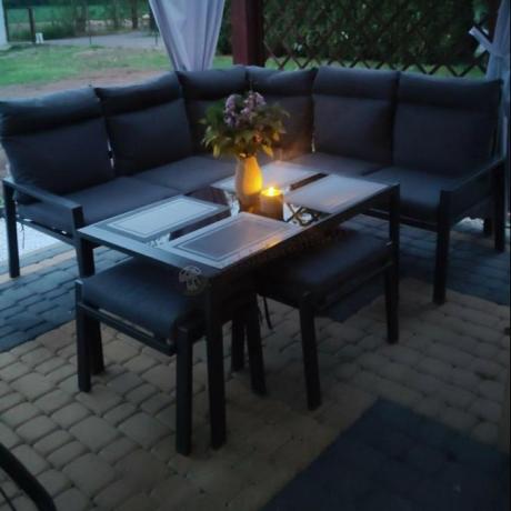 Metalowy narożnik na taras z pufami o stołem 120cm Doros Corner - Dark Grey
