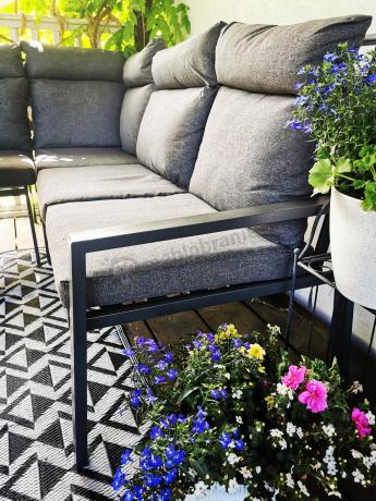Metalowy narożnik na taras z pufami o stołem 120cm Doros Corner - Dark Grey