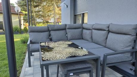Metalowy narożnik na taras z pufami o stołem 120cm Doros Corner - Dark Grey