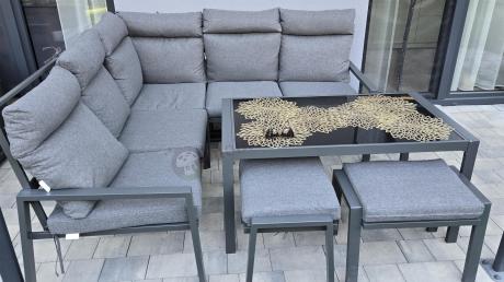 Metalowy narożnik na taras z pufami o stołem 120cm Doros Corner - Dark Grey