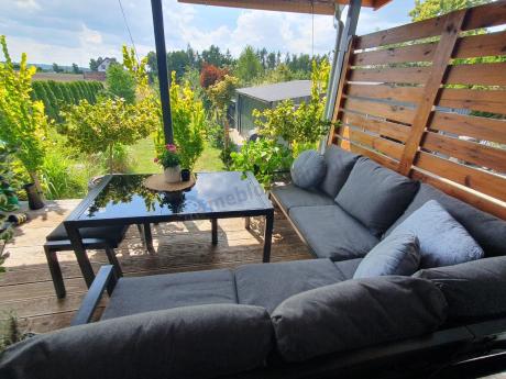 Metalowy narożnik na taras z pufami o stołem 120cm Sodor Corner - Dark Grey