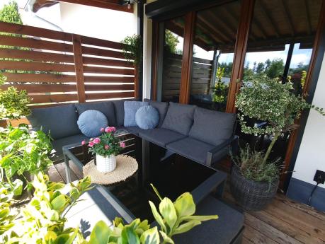 Metalowy narożnik na taras z pufami o stołem 120cm Sodor Corner - Dark Grey