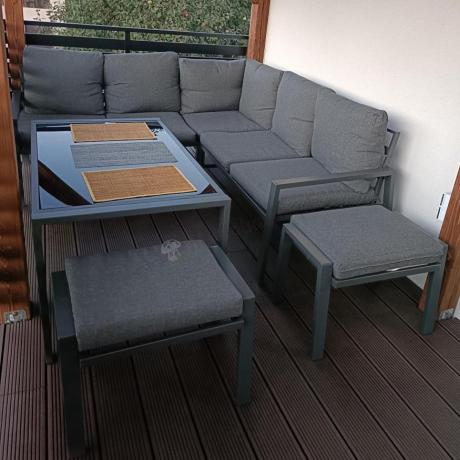 Metalowy narożnik na taras z pufami o stołem 120cm Sodor Corner - Dark Grey
