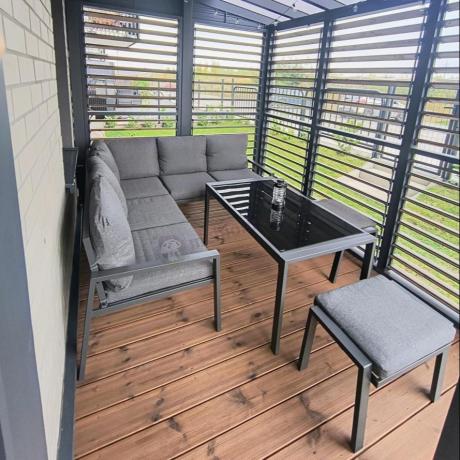 Metalowy narożnik na taras z pufami o stołem 120cm Sodor Corner - Dark Grey