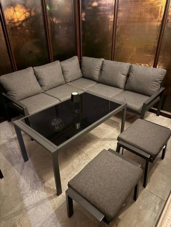 Metalowy narożnik na taras z pufami o stołem 120cm Sodor Corner - Dark Grey