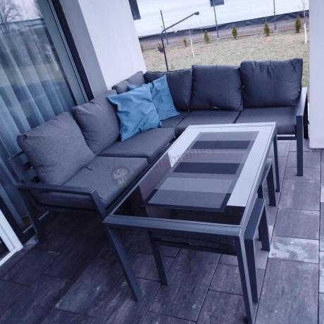 Metalowy narożnik na taras z pufami o stołem 120cm Sodor Corner - Dark Grey