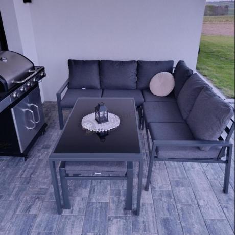 Metalowy narożnik na taras z pufami o stołem 120cm Sodor Corner - Dark Grey