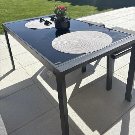 Metalowy narożnik na taras z pufami o stołem 120cm Sodor Corner - Dark Grey