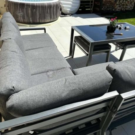 Metalowy narożnik na taras z pufami o stołem 120cm Sodor Corner - Dark Grey