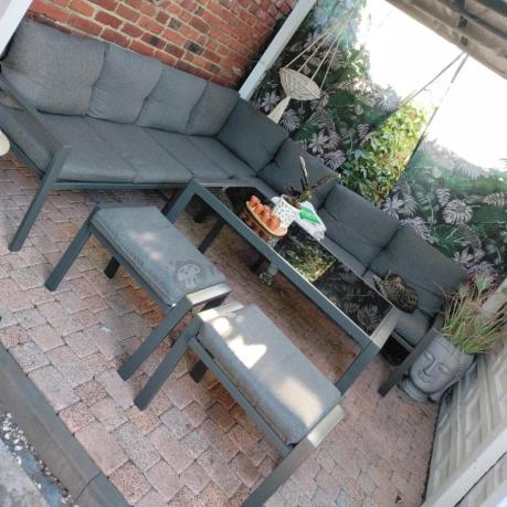 Metalowy narożnik na taras z pufami o stołem 120cm Sodor Corner - Dark Grey
