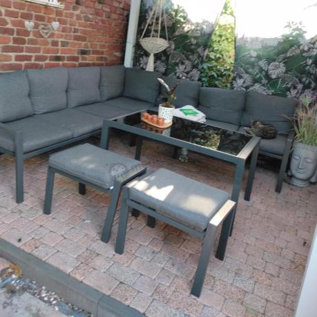 Metalowy narożnik na taras z pufami o stołem 120cm Sodor Corner - Dark Grey