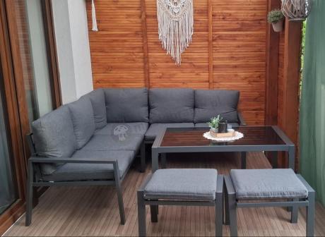 Metalowy narożnik na taras z pufami o stołem 120cm Sodor Corner - Dark Grey