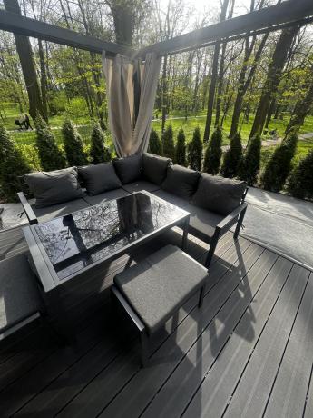 Metalowy narożnik na taras z pufami o stołem 120cm Sodor Corner - Dark Grey