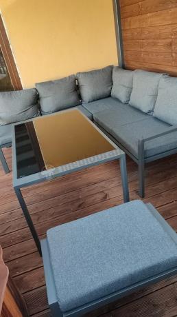 Metalowy narożnik na taras z pufami o stołem 120cm Sodor Corner - Dark Grey