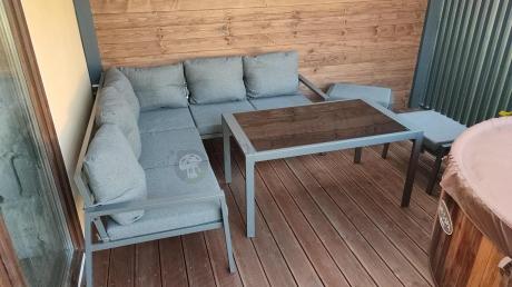 Metalowy narożnik na taras z pufami o stołem 120cm Sodor Corner - Dark Grey