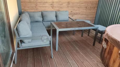 Metalowy narożnik na taras z pufami o stołem 120cm Sodor Corner - Dark Grey