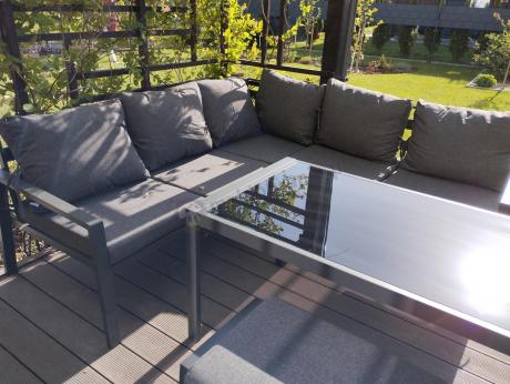 Metalowy narożnik na taras z pufami o stołem 120cm Sodor Corner - Dark Grey