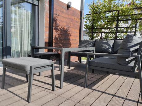 Metalowy narożnik na taras z pufami o stołem 120cm Sodor Corner - Dark Grey