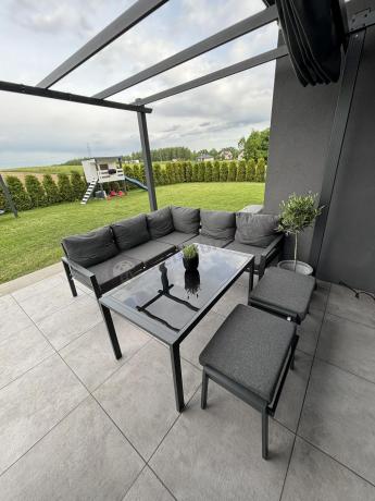 Metalowy narożnik na taras z pufami o stołem 120cm Sodor Corner - Dark Grey