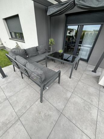 Metalowy narożnik na taras z pufami o stołem 120cm Sodor Corner - Dark Grey