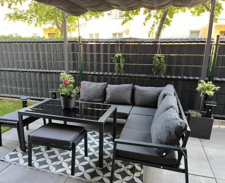 Metalowy narożnik na taras z pufami o stołem 120cm Sodor Corner - Dark Grey