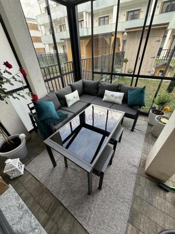 Metalowy narożnik na taras z pufami o stołem 120cm Sodor Corner - Dark Grey