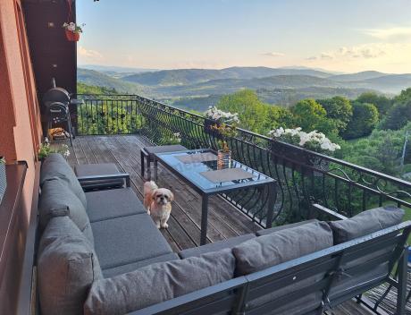 Metalowy narożnik na taras z pufami o stołem 120cm Sodor Corner - Dark Grey