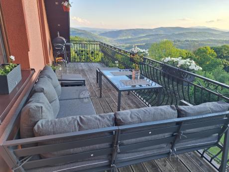 Metalowy narożnik na taras z pufami o stołem 120cm Sodor Corner - Dark Grey