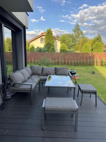 Metalowy narożnik na taras z pufami o stołem 120cm Sodor Corner - Dark Grey