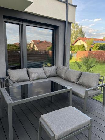 Metalowy narożnik na taras z pufami o stołem 120cm Sodor Corner - Dark Grey