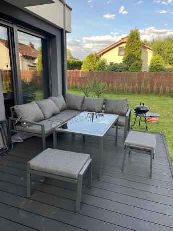 Metalowy narożnik na taras z pufami o stołem 120cm Sodor Corner - Dark Grey
