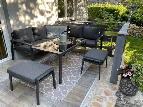 Metalowy narożnik na taras z pufami o stołem 120cm Sodor Corner - Dark Grey