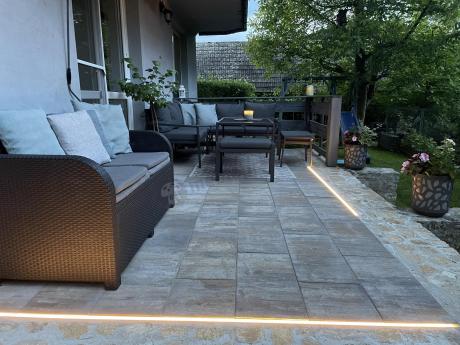 Metalowy narożnik na taras z pufami o stołem 120cm Sodor Corner - Dark Grey
