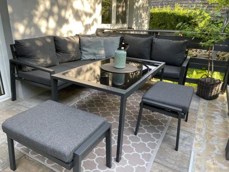 Metalowy narożnik na taras z pufami o stołem 120cm Sodor Corner - Dark Grey