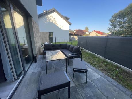 Metalowy narożnik na taras z pufami o stołem 120cm Sodor Corner - Dark Grey