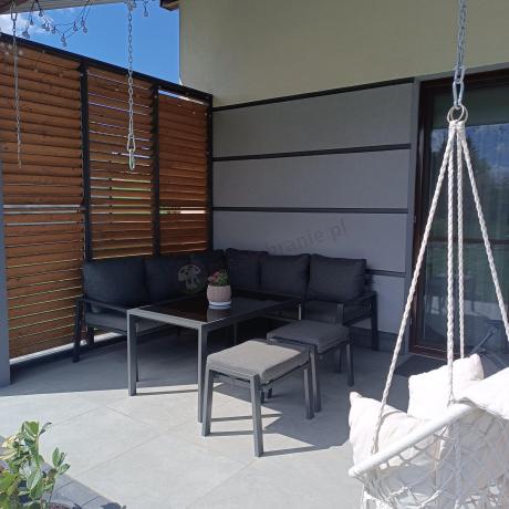 Metalowy narożnik na taras z pufami o stołem 120cm Sodor Corner - Dark Grey