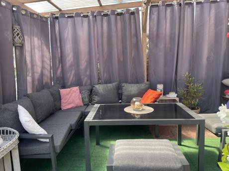 Metalowy narożnik na taras z pufami o stołem 120cm Sodor Corner - Dark Grey